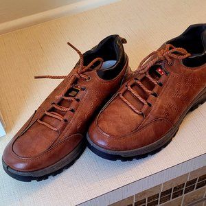 NWOT  Brown Mens Casual Shoes Sz 8
